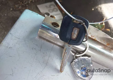 2002 Lincoln Town Car Signature from USA, damaged, VIN 1LNHM82W92Y649030